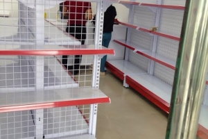 Cách bảo quản kệ siêu thị dưới thời tiết nắng nóng